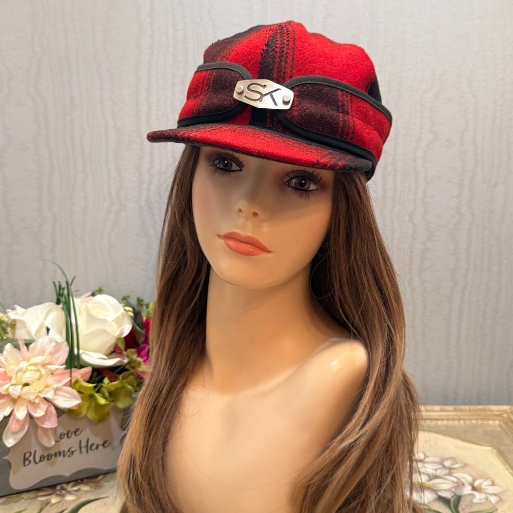 Stormy Kromer Red & Black Plaid Wool Blend Cap Hat Metal Hardware Sz 6 7/8